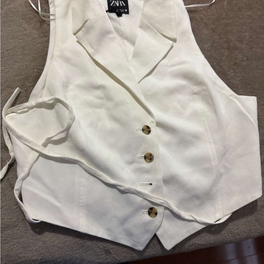Zara Cream Sleeveless Blouse with Notched Collar
